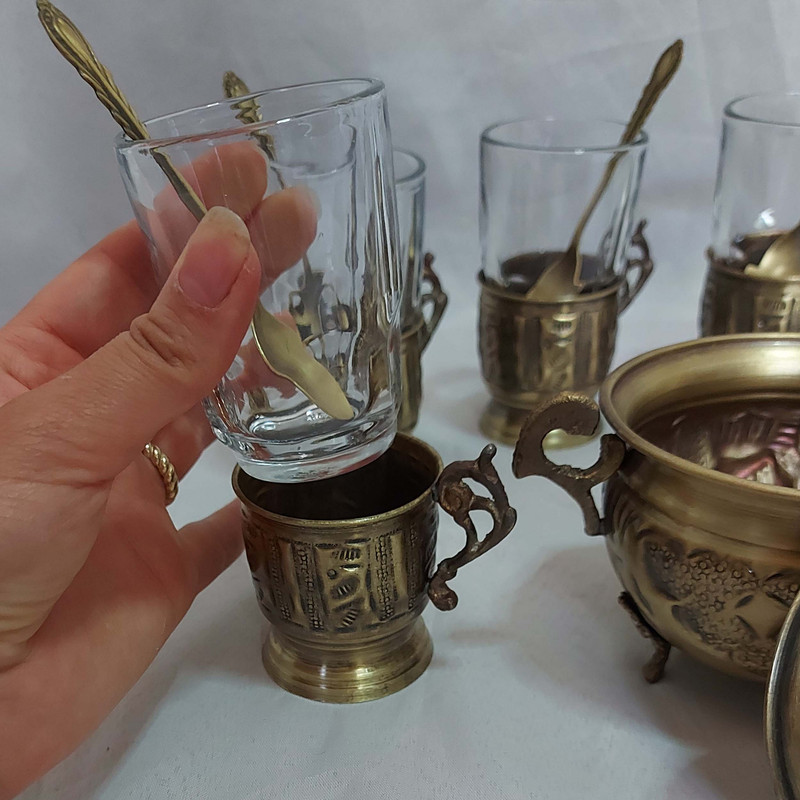 سرویس چایخوری 19 پارچه برنجی مدل قلم زنی کد 554